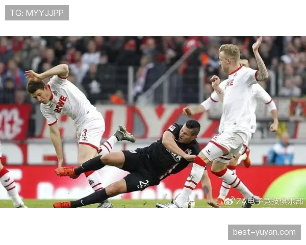 汉堡战平奥格斯堡：三后卫体系下的边路攻防平衡